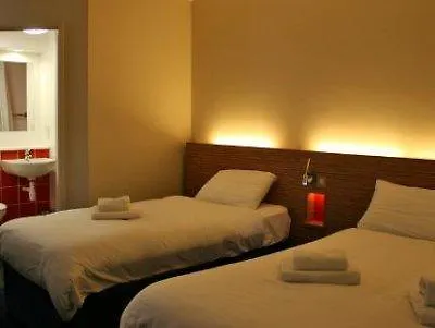 Travelodge 3*
