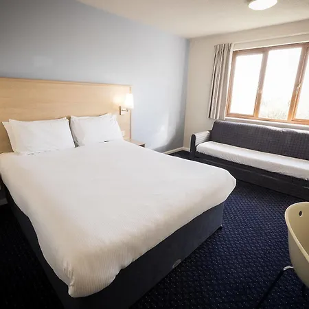 Travelodge 3*