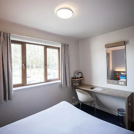 Travelodge Hotel 3*
